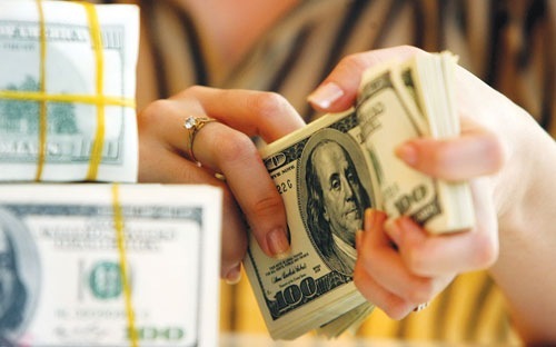 Nhìn lại, tỷ giá USD/VND đã không tăng nổi, thậm chí giảm đáng kể so với
 đầu năm. Một yếu tố hỗ trợ xuất khẩu theo đó đã không thể hiện 