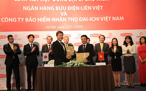 Lễ ký hợp đồng hợp tác giữa LienVietPostBank và Dai-ichi Việt Nam - Ảnh: Quang Thái.<br>