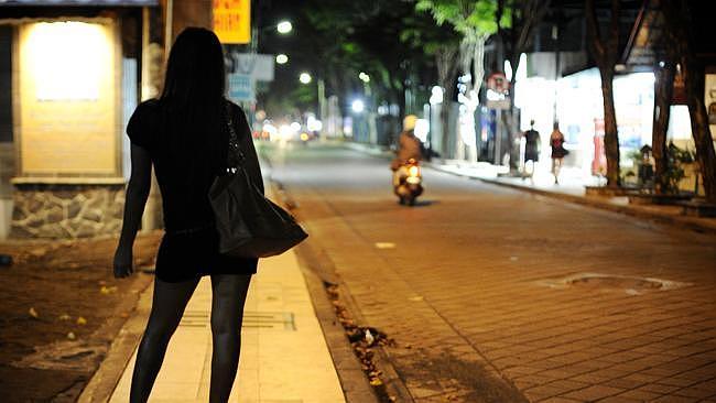 Phân loại đối tượng mua dâm, Bộ trưởng Hải Chuyền nêu con số: đối tượng 
không có nghề nghiệp ổn định, làm ăn tự do chiếm 75,7%, doanh nghiệp 
20%, cán bộ công nhân viên chức là 3% - Ảnh minh hoạ. 