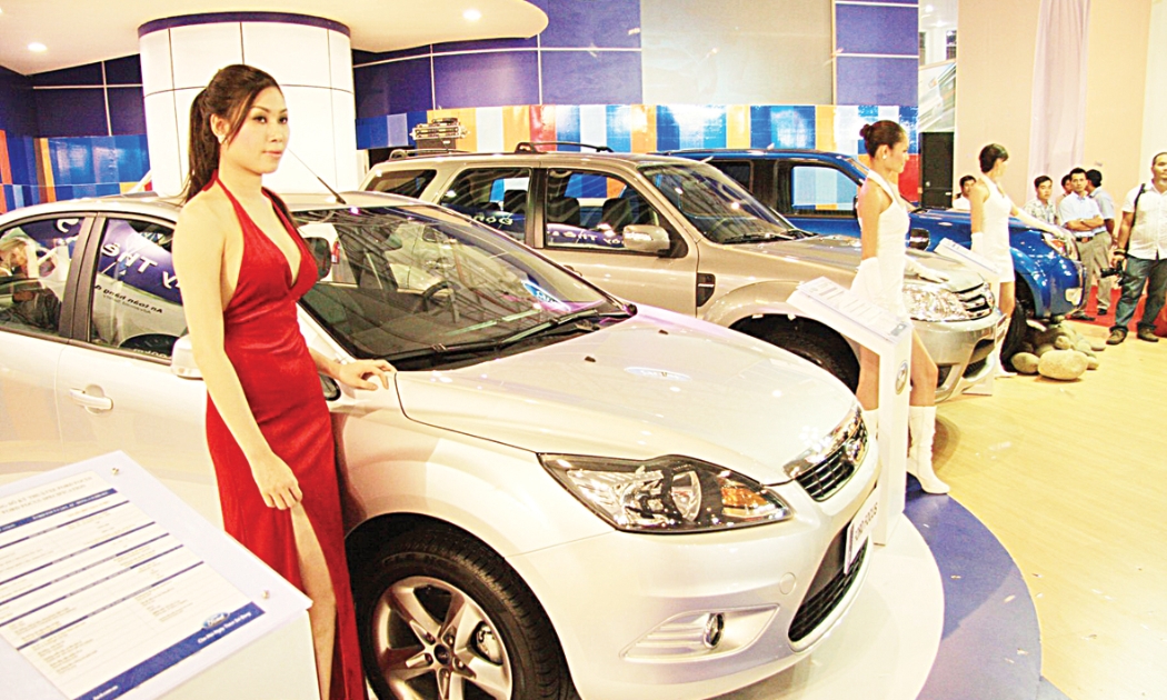 Với việc hai lọai thuế giảm cùng lúc, có đại biểu Quốc lo lắng nếu không cẩn thận thì xe nhập khẩu sẽ được hưởng lợi kép, sẽ ngay lập tức ồ ạt nhập khẩu vào Việt Nam - Ảnh: DNSG.