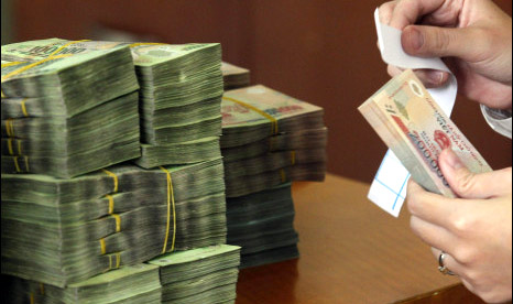 Nhiệm vụ thu ngân sách năm 2013 là khá nặng nề: trong bối cảnh nền kinh 
tế vẫn khó khăn, dự toán thu ngân sách nhà nước về thu nội địa và thu từ
 hoạt động xuất nhập khẩu tăng 20% so với năm 2012, được Bộ Tài chính 
đánh giá là “mức rất cao so với khả năng kinh tế”.