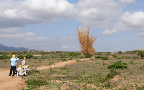 Đo địa chấn khúc xạ tại dự án nhà máy điện hạt nhân Ninh Thuận 1 - Ảnh: PECC1.<br>