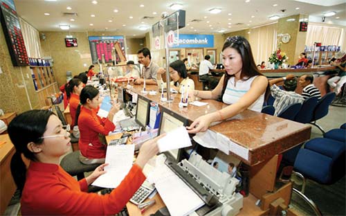 Huy động vốn từ tổ chức kinh tế và dân cư&nbsp; của Sacombank 5 tháng đầu 2017 tăng tới 8% (cao hơn mức tăng khoảng 4,3% của ngành).