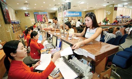 Sacombank tăng tốc trong sóng gió