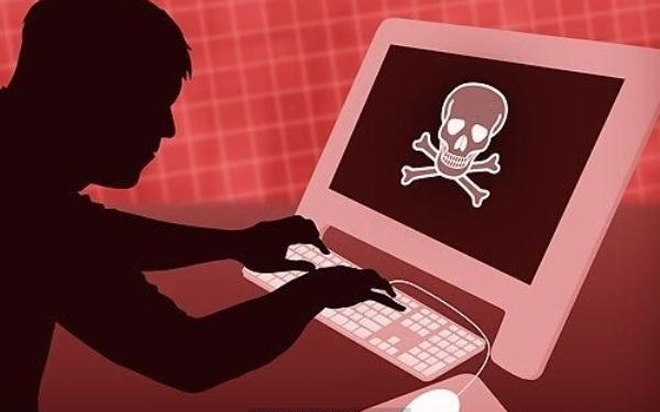 Có tình trạng một số trang thông tin điện tử, mạng xã hội cho phép người dùng đăng tải nhiều video clip, tin bài có nội dung thông tin xuyên tạc, sai sự thật gây hoang mang trong dư luận, gây thiệt hại về kinh tế, tổn hại danh dự, nhân phẩm của cá nhân, tổ chức khác.<br>