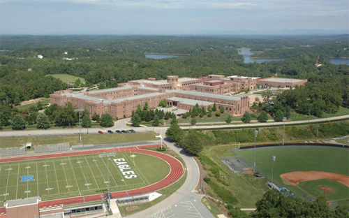 Với 450 học sinh, RMA có lịch sử 107 năm và là trường dành riêng cho nam sinh.