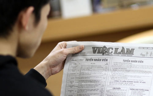 Giờ đây, hình ảnh một nhân viên văn phòng tranh thủ giờ nghỉ trưa để đi 
giao hàng, hay hết giờ làm sấp ngửa đi dạy thêm, làm một chân quản lý 
tại các quán bar, thậm chí là nhập và bán hàng trực tiếp, đã không còn 
là chuyện lạ.