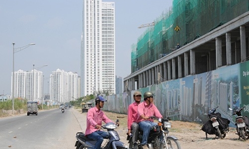 “Tiền chôn trong bất động sản vẫn rất lớn”