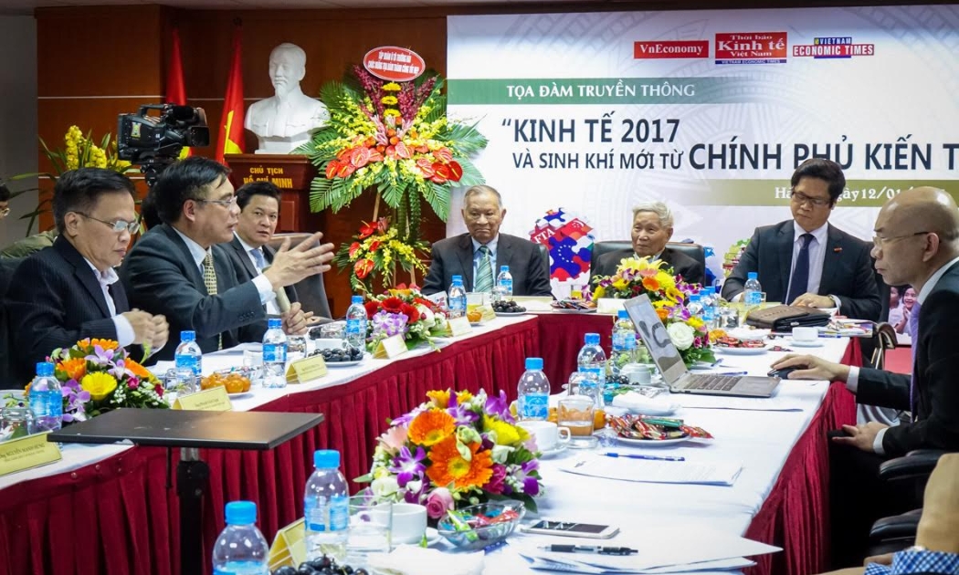 Không khí tại buổi toạ đàm “Kinh tế 2017 và sinh khí mới từ Chính phủ kiến tạo”, diễn ra tại Thời báo Kinh tế Việt Nam chiều 12/1 - Ảnh: Việt Tuấn.
