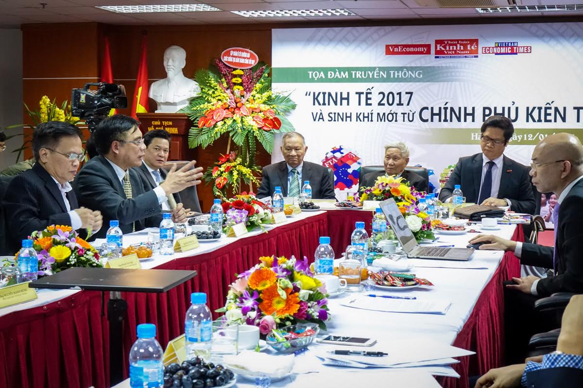 Không khí tại buổi toạ đàm “Kinh tế 2017 và sinh khí mới từ Chính phủ kiến tạo”, diễn ra tại Thời báo Kinh tế Việt Nam chiều 12/1 - Ảnh: Việt Tuấn.<br>