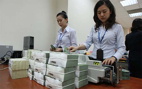 IMF khuyến nghị Việt Nam nên giảm mục tiêu tăng trưởng tín dụng xuống 
còn 15%/năm, đồng thời cho rằng tỷ lệ tín dụng/GDP ở mức 80% là hợp lý.