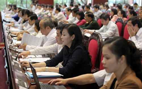 Tháng 11/2012, Quốc hội đã thông qua nghị quyết về việc lấy phiếu tín nhiệm, bỏ phiếu tín nhiệm đối với người giữ chức vụ do Quốc hội, hội đồng nhân dân bầu hoặc phê chuẩn, bắt đầu từ tháng 5/2013.<br>