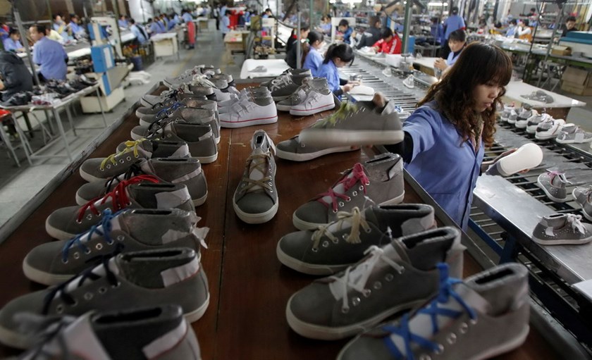 Bên cạnh nhiều doanh nghiệp giải thể, vẫn có không ít doanh nghiệp trụ vững trong "giông bão" - Ảnh: Reuters.<br>