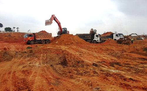 Về công tác giải phóng mặt bằng xây dựng nhà máy, tính đến hết ngày 3/5,
 huyện Phổ Yên đã kê khai và phê duyệt, hỗ trợ bồi thường giải phóng mặt
 bằng hơn 133 ha, đang thẩm định phương án bồi thường, hỗ trợ trên 18 
ha, còn lại diện tích 8,1 ha chưa kê khai được - Ảnh: LĐ.<br>