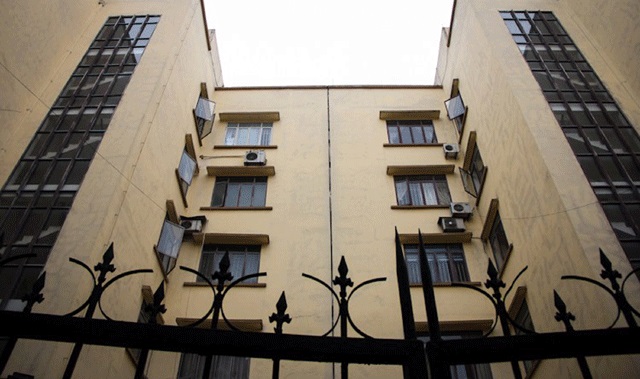 Khu nhà công vụ Hoàng Cầu, tại phường Ô Chợ Dừa, Đống Đa, Hà Nội.