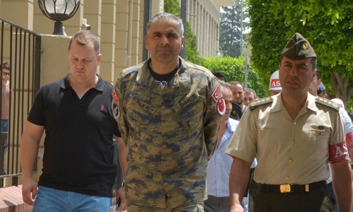 Tướng Bekir Ercan Van (giữa), chỉ huy căn cứ không quân Incirlik bị bắt giữ sau cuộc đảo chính Thổ Nhĩ Kỳ.<br>
