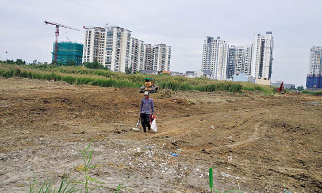 Dự thảo sửa đổi Hiến pháp lần này đã mở rộng thêm các trường hợp Nhà
 nước thu hồi đất, gồm: vì lý do quốc phòng, an ninh hoặc vì lợi ích quốc
 gia, lợi ích công cộng và các dự án phát triển kinh tế - xã hội.