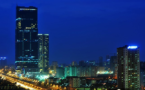 Hạ tầng giao thông ở phía Tây Hà Nội ngày càng hoàn thiện, các tuyến đường Hồ Tùng Mậu, Lê Đức Thọ, Hàm Nghi, Nguyễn Cơ Thạch, Phạm Hùng được mở rộng và xây mới, tuyến tàu điện Nhổn - Ga Hà Nội đang được xây dựng - Ảnh: Zing.<br>