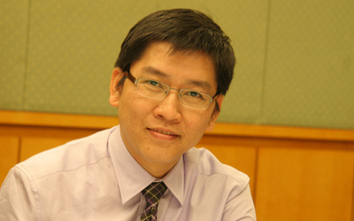 Ông Võ Tấn Hoàng Văn gia nhập SCB từ tháng 7/2013. Ông từng đảm 
nhiệm vị trí Phó tổng giám đốc phụ trách tài chính - ngân hàng tại công 
ty Ersnt &amp; Young Việt Nam.