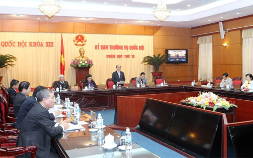 Chủ tịch Nguyễn Sinh Hùng lưu ý phải rà soát lại toàn bộ để đảm bảo 
quyền tự do cư trú của công dân và sau khi thông qua Hiến pháp không 
phải làm lại.