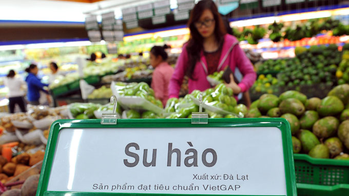 Về lý do đề xuất tăng thuế VAT, Bộ Tài chính cho rằng mức thuế VAT hiện tại 10% là tương đối thấp, không phù hợp với thông lệ quốc tế, khó đảm bảo an toàn tài chính quốc gia - Ảnh: TT.<br>