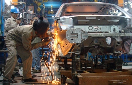 Ngành công nghiệp ôtô bao gồm cả xe lắp ráp/sản xuất nội địa (CKD) và xe nhập khẩu (CBU) đã phục hồi và vượt mốc kỷ lục doanh số năm 2009 (160.000 xe) trong tháng 9/2015.