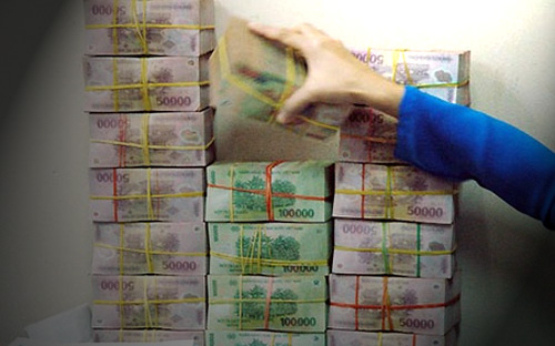 Tổng số nợ xấu đã được xử lý và đưa ra theo dõi ngoại bảng trong năm 2012 và 10 tháng 2013 là 105,9 nghìn tỷ đồng.