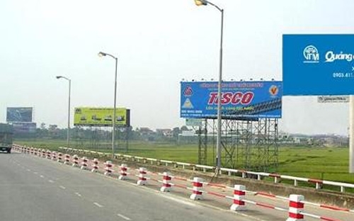 Trong thời gian qua, các hiệp hội doanh nghiệp liên tục đưa ra các ý 
kiến phản đối, yêu cầu bỏ hẳn quy định khống chế chi phí quảng cáo, 
khuyến mại nhằm tạo điều kiện thuận lợi cho doanh nghiệp, đặc biệt là 
các doanh nghiệp sản xuất hàng tiêu dùng.