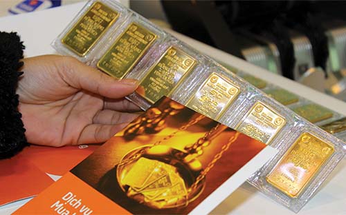 Vấn đề huy động nguồn lực vàng trong dân để đưa vào sản xuất kinh doanh từng được đặt ra nhiều lần những năm gần đây, với những quan điểm khác nhau.<br>