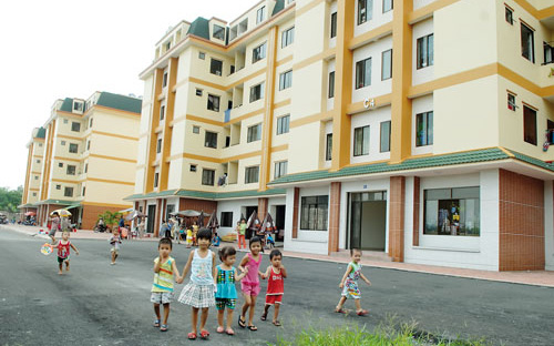 Chính sách giảm thuế VAT nhằm hỗ trợ cho người có thu nhập thấp mua 
nhà và hỗ trợ thị trường bất động sản được quy đinh tại khoản 2, điều 2 
của Luật sửa đổi, bổ sung một số điều của Luật Thuế giá trị gia tăng.