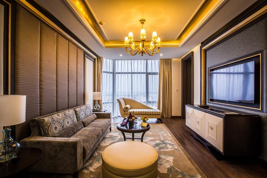 Nằm giữa tổ hợp khách sạn 5 sao - trung tâm thương mại và nhà phố (shophouse) lớn nhất đồng bằng sông Cửu Long, Vinpearl Cần Thơ Hotel thụ hưởng hệ sinh thái dịch vụ đa dạng của Vingroup, theo mô hình du lịch all-in-one (một điểm đến - mọi nhu cầu). <br>