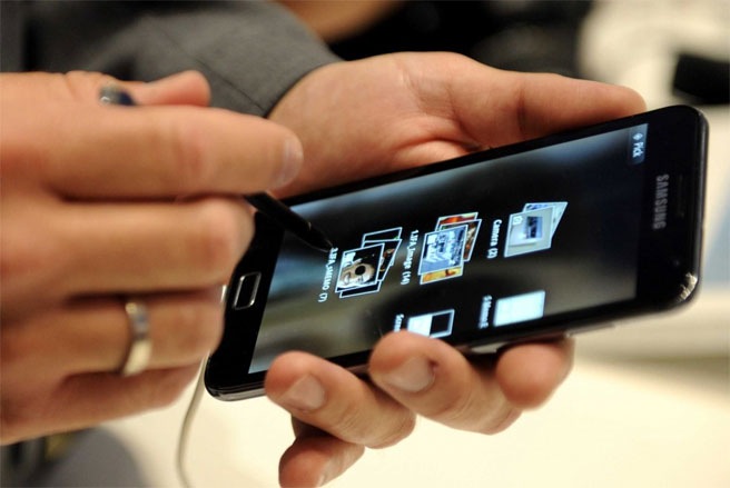 Các nhà mạng cho rằng giá dịch vụ 3G đang bán lỗ và thấp hơn giá 
thành rất nhiều, giá thấp hơn các nước khác trong khu vực, tuy nhiên, 
giá thành, chi phí đầu vào cụ thể như thế nào thì vẫn chưa được nhà mạng
 công bố rõ ràng.