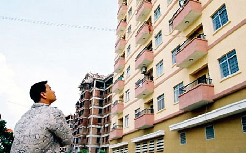 Vừa qua có thông tin phản ánh một số khách hàng vay vốn chương trình cho
 vay hỗ trợ nhà ở (gói 30.000 tỷ đồng) bất ngờ 
khi biết phần dư nợ giải ngân sau ngày 1/6/2016 sẽ chịu lãi suất vay 
thương mại.