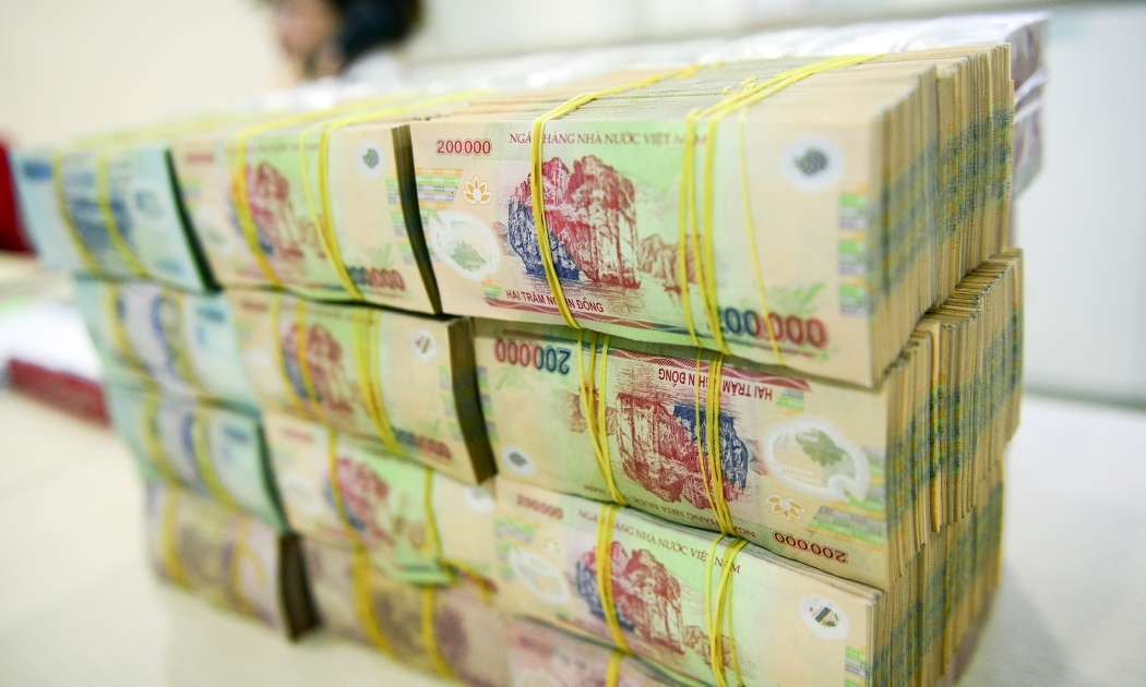 Chính phủ đã kiến nghị Quốc hội cho phép báo cáo về khả năng bố trí tăng lương năm 2016 và lộ trình tăng lương từ năm 2017 trở về sau tại kỳ họp thứ 11 của Quốc hội khóa 13 (dự kiến vào tháng 3/2016) - Ảnh: Anh Tuấn.<br>