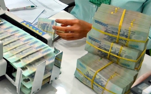 Chính phủ cũng yêu cầu Ngân hàng Nhà nước tăng cường thanh tra, kiểm 
tra, xử lý nghiêm các vi phạm trong lĩnh vực tín dụng, bảo đảm an toàn 
hệ thống. 