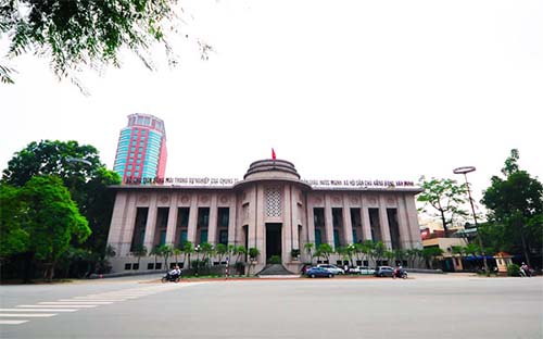 Năm 2017, Ngân hàng Nhà nước xác định mục tiêu phấn đấu giữ ổn định được
 lãi suất như năm 2016; với điều kiện cho phép có thể giảm được lãi 
suất cho vay trung dài hạn. Và đã có một số điều kiện mới bắt đầu xuất hiện.<br>