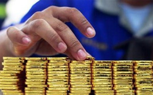 Trong vòng hơn 4 tháng qua, Ngân hàng Nhà nước đã tổ chức 48 phiên đấu 
thầu bán vàng miếng với tổng khối lượng trúng thầu là 1.297.400 lượng, 
tương đương 49,9 tấn vàng, trên tổng số 1.400.000 lượng chào thầu, tương
 đương hơn 53,8 tấn vàng.