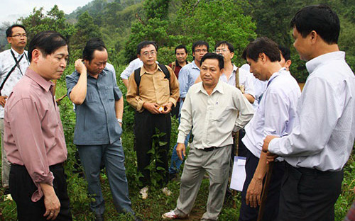 Đoàn Ủy ban Khoa học - Công nghệ và Môi trường của Quốc hội đi giám sát thực địa tại nơi dự định xây dựng thủy điện Đồng Nai 6 - Ảnh: NLĐ.