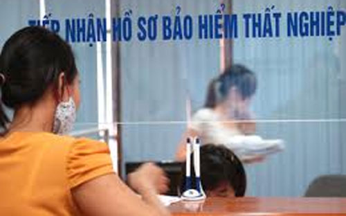 Năm 2013, chỉ tiêu được đặt ra là tỷ lệ thất nghiệp khu vực thành thị 
dưới 4%, tạo việc làm cho khoảng 1,6 triệu lao động, vẫn là những con số
 khá quen thuộc, cho dù nền kinh tế đang được nhận định với mức độ khó 
khăn ngày thêm trầm trọng.