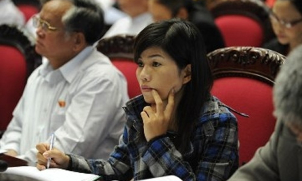Dự kiến bế mạc vào sáng 21/6, trong thời gian gần một tháng làm việc, 
bên cạnh các nội dung thường kỳ như xem xét tình hình kinh tế, xã hội, 
ngân sách, xây dựng pháp luật, chất vấn và trả lời chất vấn, Quốc hội sẽ
 tiến hành lấy phiếu tín nhiệm với 49 chức danh do Quốc hội bầu và phê 
chuẩn - Ảnh: VNN.