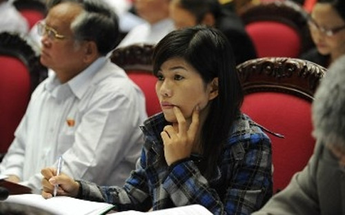 Dự kiến bế mạc vào sáng 21/6, trong thời gian gần một tháng làm việc, 
bên cạnh các nội dung thường kỳ như xem xét tình hình kinh tế, xã hội, 
ngân sách, xây dựng pháp luật, chất vấn và trả lời chất vấn, Quốc hội sẽ
 tiến hành lấy phiếu tín nhiệm với 49 chức danh do Quốc hội bầu và phê 
chuẩn - Ảnh: VNN.