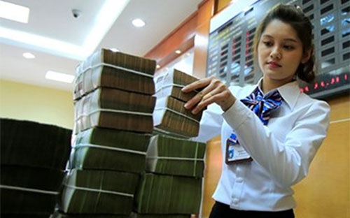 Lãi suất cao áp cho các kỳ hạn ngắn, chứng chỉ tiền gửi của một số ngân hàng đang tạo nét mới trong cạnh tranh huy động so với tiền gửi tiết kiệm thông thường.<br>