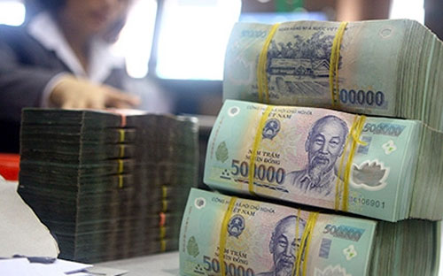 Thay vì trực tiếp siết tín dụng bất động sản bằng “đánh” trực tiếp như 
hướng sửa Thông tư 36 đưa ra thời gian qua, thì lựa chọn mới này sẽ gắn trực tiếp với 
lợi ích và lựa chọn dùng vốn của mỗi nhà băng.