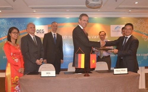 Đại diện Công ty Cổ phần Thiên Minh và DEG tại lễ ký kết - Ảnh: TBKTSG.