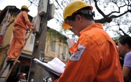 EVN cho biết, việc tăng giá bình quân trong 2016 được tính toán dựa trên các yếu tố: sản lượng điện thương phẩm tăng; Cơ cấu phụ tải thay đổi.