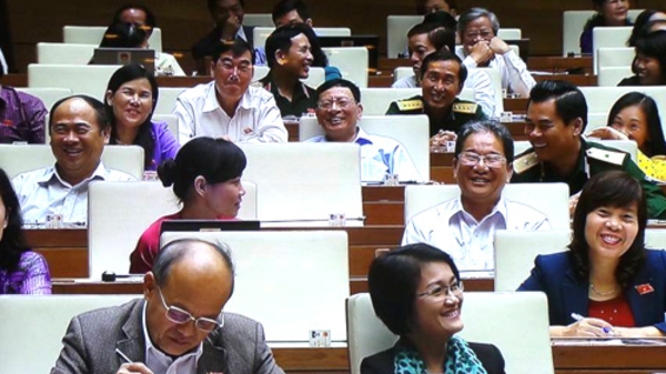 “Bộ trưởng cho Quốc hội đi du lịch rất nhiều”