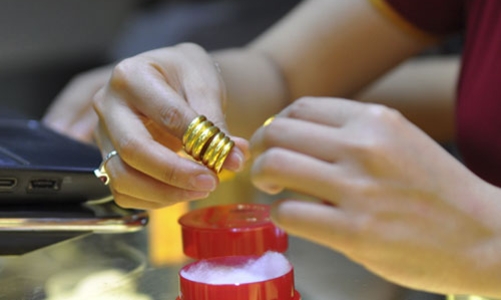 Người giữ vàng nhẫn, bông tai… có bị thiệt thòi?