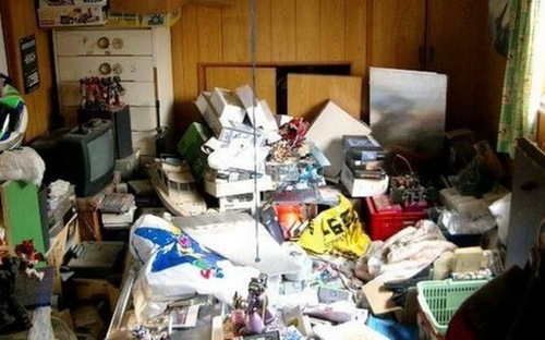 Trên phương diện kinh tế, hiện tượng hikikomori đã lấy đi của nước Nhật nhiều lao động mà lẽ ra họ đang trong độ tuổi sung sức nhất. Giới chức Nhật Bản không thể không lo lắng về điều gì sẽ xảy ra với hikikomori khi cha mẹ họ về hưu hoặc qua đời - Ảnh: BBC.<br>