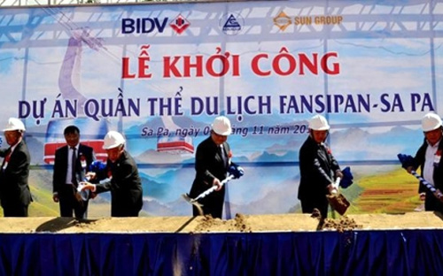 Đây là một phần của dự án quần thể du lịch Fansipan - Sapa, do Công ty 
TNHH Dịch vụ du lịch cáp treo Fansipan - Sapa (một thành viên của tập 
đoàn Sun Group, doanh nghiệp đã triển khai dự án cáp treo Bà Nà tại Đà 
Nẵng) làm chủ đầu tư. 