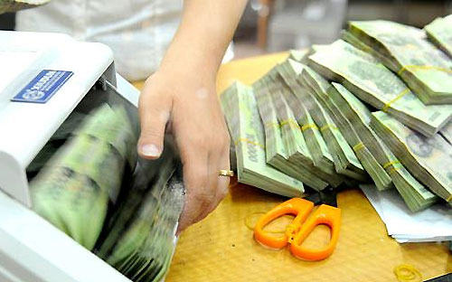 Từ cuối năm 2011, sau khi xây dựng và triển khai đề án xử lý nợ xấu, vấn
 đề sử dụng nguồn ngân sách nhà nước cũng từng được đặt ra với những ý 
kiến trái chiều.
